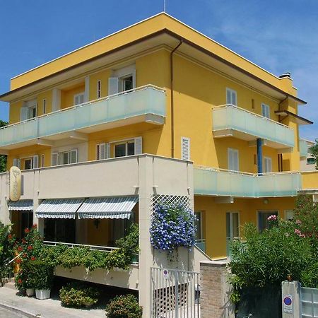 Hotel Vienna Сенигаллия Экстерьер фото